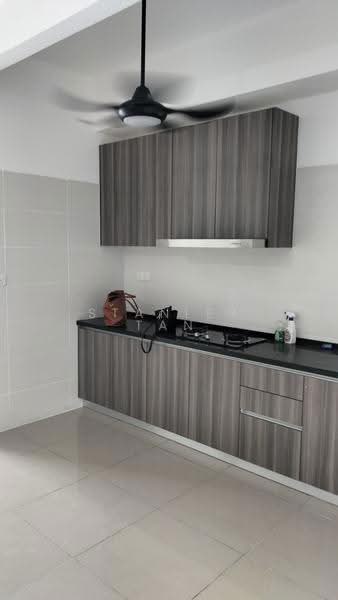 Kediaman Servis untuk Disewa di V-Residensi 5 - Stanley Tan - Kitchen - PropertyGuru.com.my