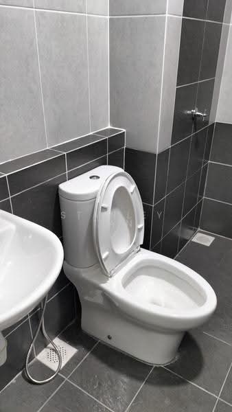 Kediaman Servis untuk Disewa di V-Residensi 5 - Stanley Tan - Bathroom - PropertyGuru.com.my
