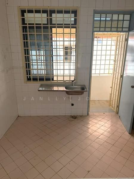 2-storey Terraced House for Sale in Taman Tan Sri Yaacob (Johor Bahru) - Janlly Jong - Kitchen - PropertyGuru.com.my