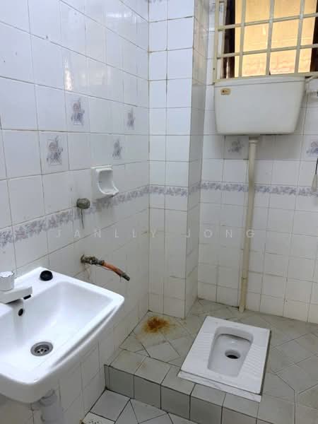 2-storey Terraced House for Sale in Taman Tan Sri Yaacob (Johor Bahru) - Janlly Jong - Bathroom - PropertyGuru.com.my