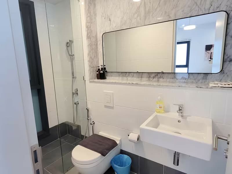Servis Apartment untuk Dijual di Isola - Kelvin Low - Bathroom - PropertyGuru.com.my