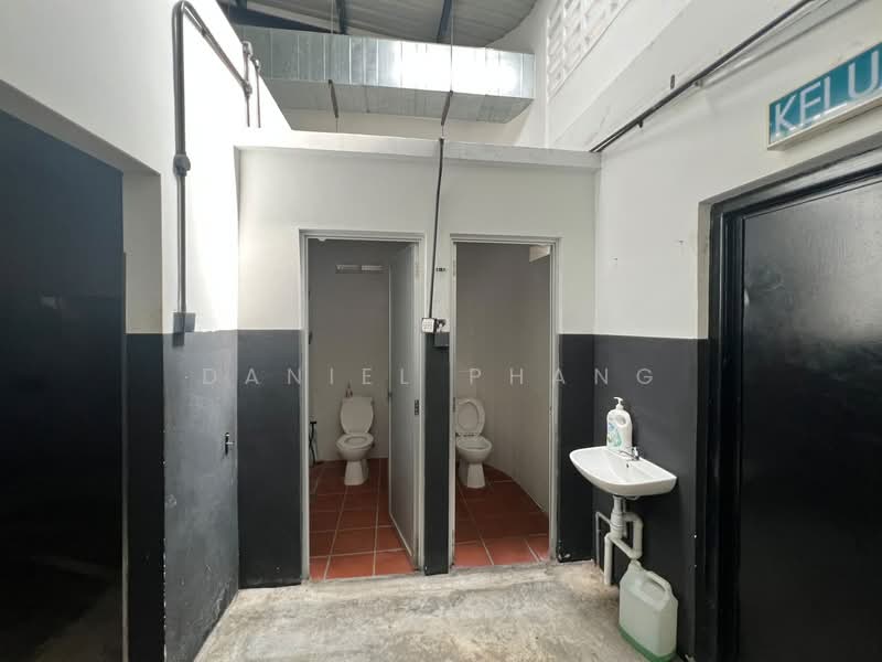 Shop for Rent in George Town (Penang) - Daniel Phang - Bathroom - PropertyGuru.com.my