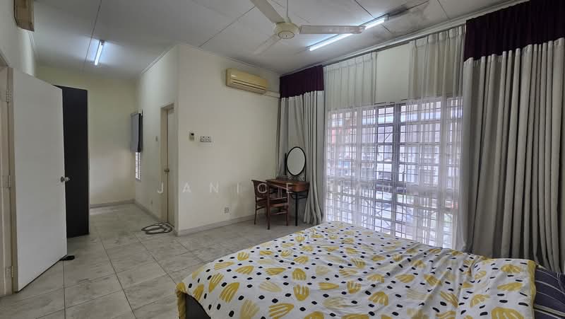 Rumah Teres 2 Tingkat untuk Dijual di Alam Damai (Cheras) - Janice Lau - Bedroom - PropertyGuru.com.my