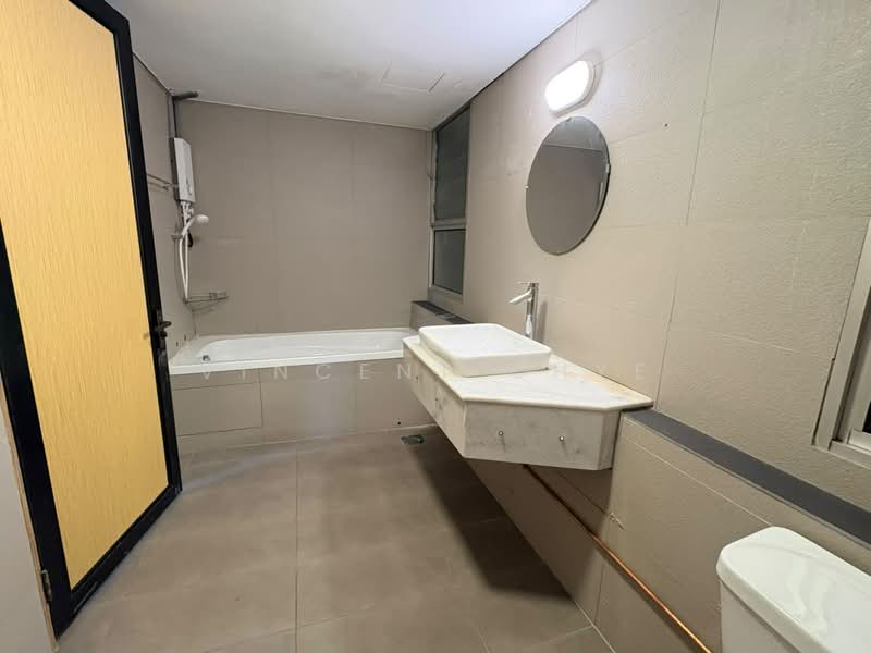 Kondominium untuk Dijual di OBD Garden Tower - Vincent Chye - Bathroom - PropertyGuru.com.my