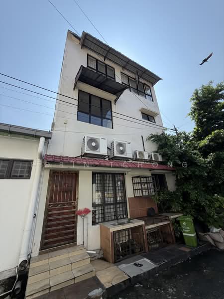 Rumah Teres 2.5 Tingkat untuk Dijual di Taman Lucky (Bangsar) - Robin Tchong - Exterior - PropertyGuru.com.my