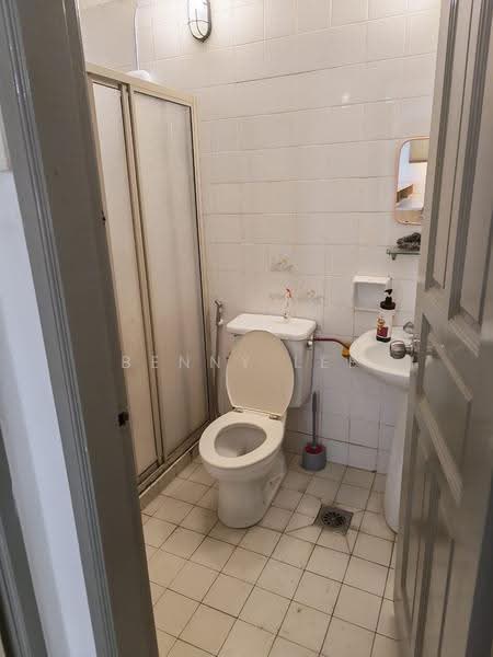 Rumah Teres 1-Tingkat untuk Disewa di Country Heights (Kajang) - Benny Lee - Bathroom - PropertyGuru.com.my