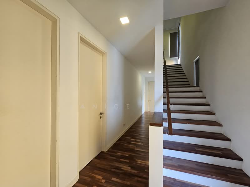Rumah Teres 3 Tingkat untuk Dijual di Lake Fields (Sungai Besi) - Janice Lau - Corridor - PropertyGuru.com.my