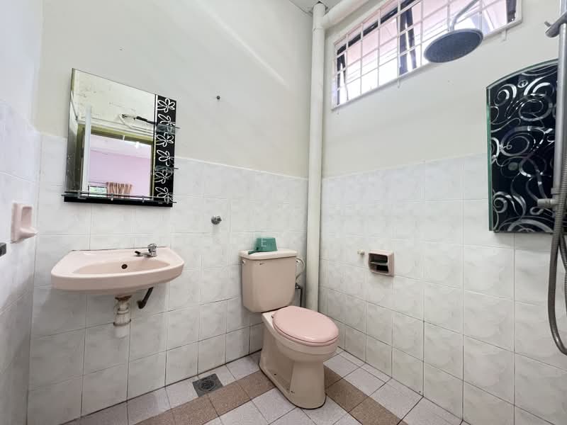 Rumah Teres 2 Tingkat untuk Disewa di Taman Saujana Indah (Bukit Katil) - Geoffery Wee - Bathroom - PropertyGuru.com.my