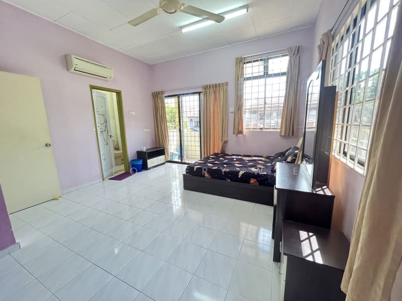 Rumah Teres 2 Tingkat untuk Disewa di Taman Saujana Indah (Bukit Katil) - Geoffery Wee - Bedroom - PropertyGuru.com.my