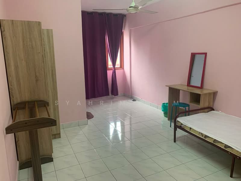 Pangsapuri untuk Dijual di Makmur Apartment - Syahrim Naim - Bedroom - PropertyGuru.com.my