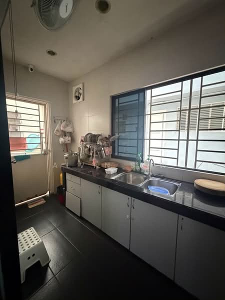 Rumah Teres 3 Tingkat untuk Dijual di Lake Fields (Sungai Besi) - Alvin Sow - Kitchen - PropertyGuru.com.my