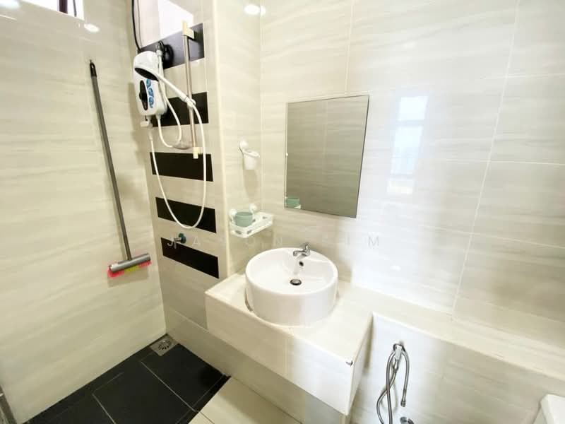 Servis Apartment untuk Dijual di D'Summit Residences - Jason Sim - Bathroom - PropertyGuru.com.my