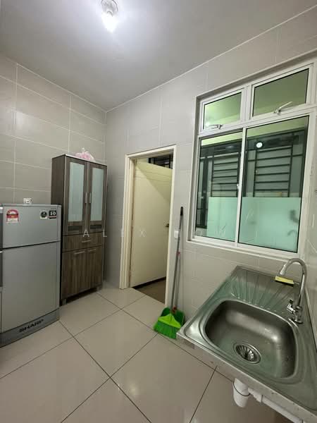 Pangsapuri untuk Disewa di Perling Heights (Baiduri Indah) - Alex How - Kitchen - PropertyGuru.com.my