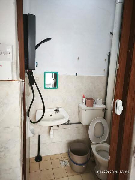 Townhouse for Rent in Taman Bukit Cheng (Cheng) - Woon . - Bathroom - PropertyGuru.com.my