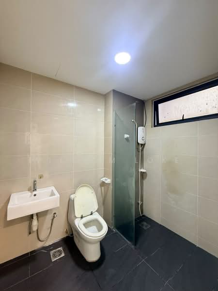 Kondominium untuk Disewa di The Raffles Suites - William Loke - Bathroom - PropertyGuru.com.my