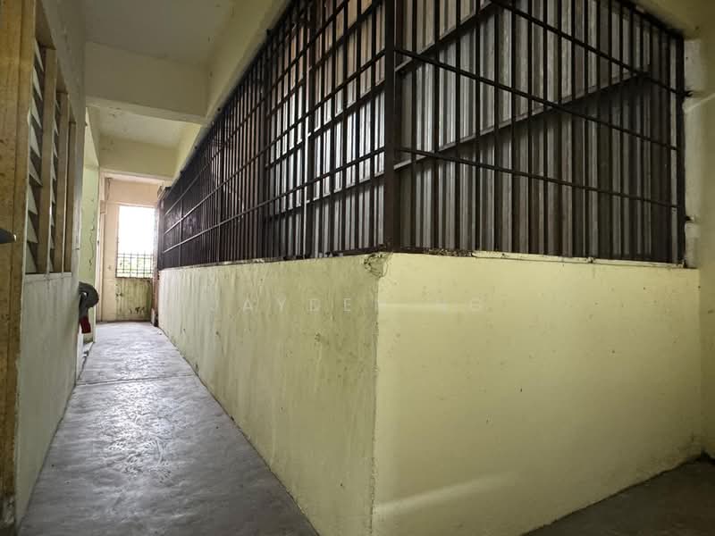 Shop for Sale in Saleng (Senai) - Jayden Ng - Corridor - PropertyGuru.com.my