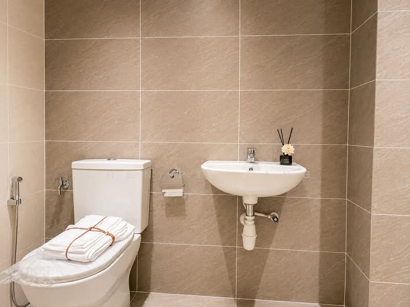 Service Residence for Sale at Bodaiju Residences - Chen Pei Fang - Bathroom - PropertyGuru.com.my