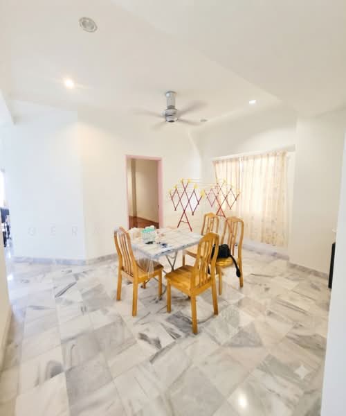 Kondominium untuk Dijual di Puncak Athenaeum - Geralyn Chionh - Dining Room - PropertyGuru.com.my
