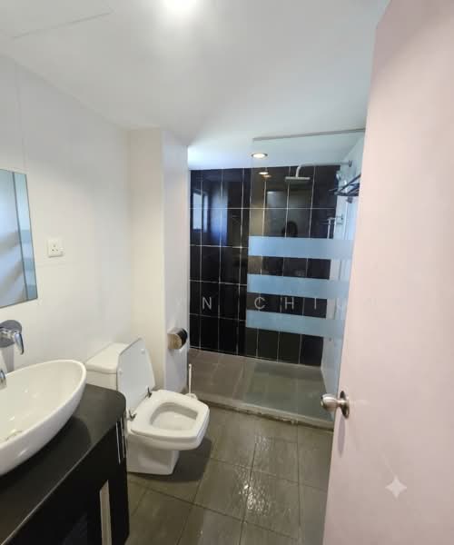 Kondominium untuk Dijual di Puncak Athenaeum - Geralyn Chionh - Bathroom - PropertyGuru.com.my