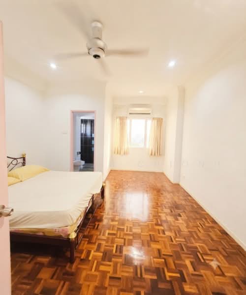 Kondominium untuk Dijual di Puncak Athenaeum - Geralyn Chionh - Bedroom - PropertyGuru.com.my