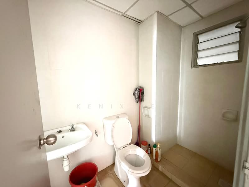 Servis Apartment untuk Dijual di Main Place Residence - Kenix Lee - Bathroom - PropertyGuru.com.my