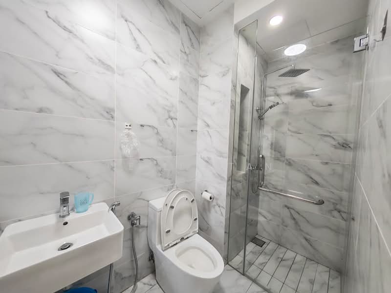 Servis Apartment untuk Dijual di Imperio Residence - Wesley Tan - Bathroom - PropertyGuru.com.my