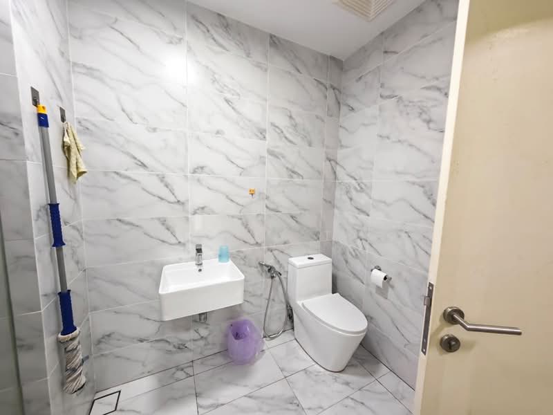 Servis Apartment untuk Dijual di Imperio Residence - Wesley Tan - Bathroom - PropertyGuru.com.my