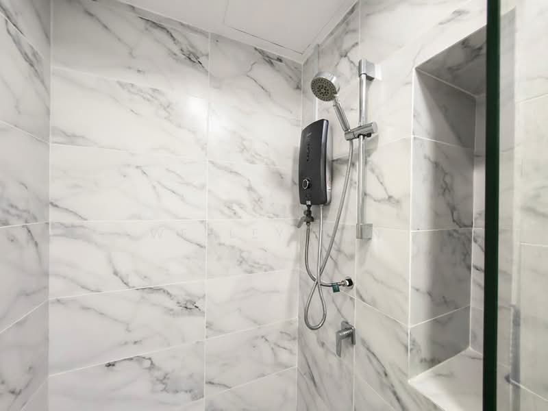 Servis Apartment untuk Dijual di Imperio Residence - Wesley Tan - Bathroom - PropertyGuru.com.my