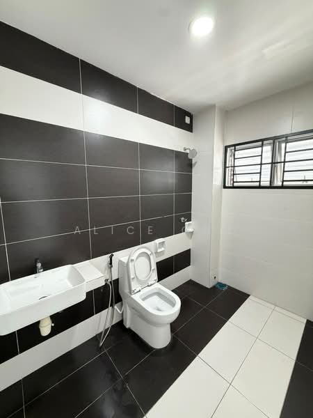 2-storey Terraced House for Rent in Gelang Patah (Johor) - Alice Goh - Bathroom - PropertyGuru.com.my