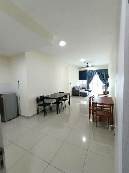 Servis Apartment untuk Disewa di Meridin Bayvue @ Sierra Perdana - Alex How - Living Room - PropertyGuru.com.my