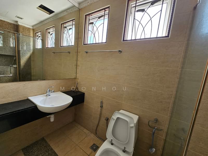 Rumah Banglo untuk Dijual di Sungai Besi (Kuala Lumpur) - Moonhou . - Bathroom - PropertyGuru.com.my
