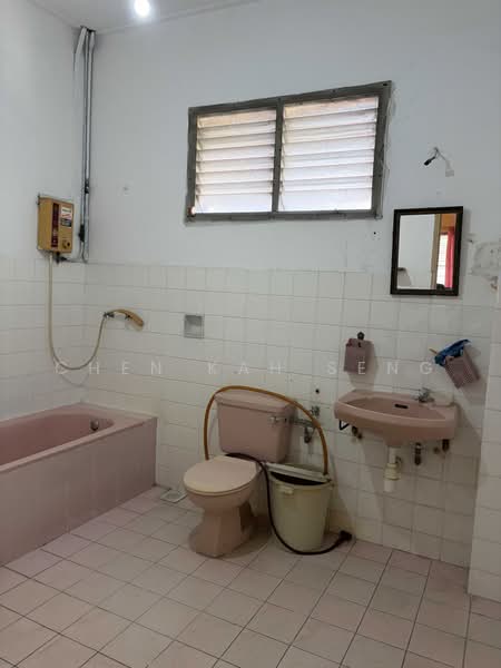 Rumah Banglo untuk Dijual di Taman Paramount (Petaling Jaya) - Chen Kah Seng - Bathroom - PropertyGuru.com.my