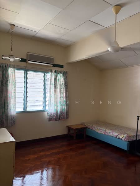 Rumah Banglo untuk Dijual di Taman Paramount (Petaling Jaya) - Chen Kah Seng - Bedroom - PropertyGuru.com.my