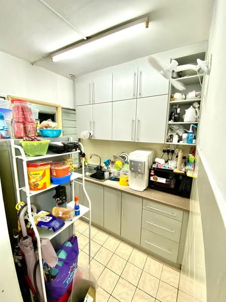 Pangsapuri untuk Dijual di saujana apartment - Azli Ibrahim - Kitchen - PropertyGuru.com.my