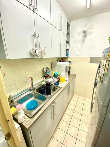 Pangsapuri untuk Dijual di saujana apartment - Azli Ibrahim - Kitchen - PropertyGuru.com.my