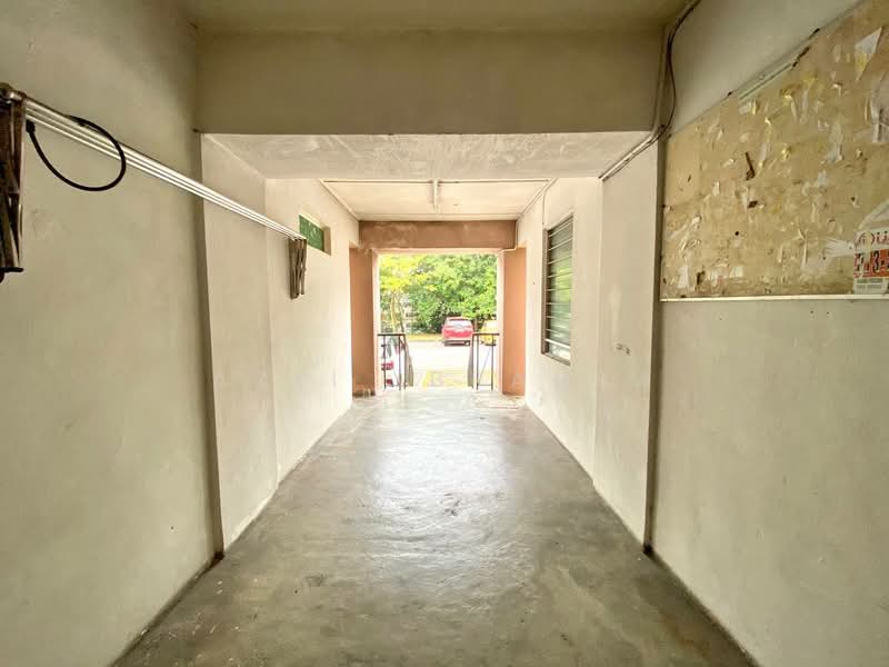 Pangsapuri untuk Dijual di saujana apartment - Azli Ibrahim - Corridor - PropertyGuru.com.my