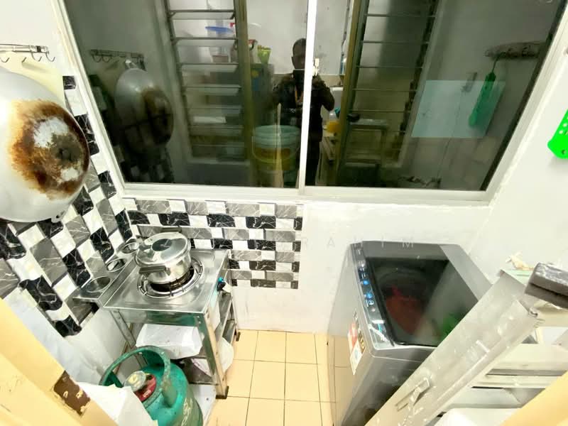 Pangsapuri untuk Dijual di saujana apartment - Azli Ibrahim - Kitchen - PropertyGuru.com.my