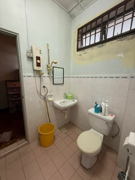 Rumah Teres 2 Tingkat untuk Dijual di Taman Puteri Wangsa (Ulu Tiram) - Zack Chow - Bathroom - PropertyGuru.com.my