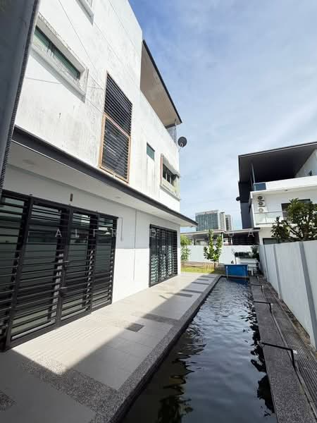 Semi-Detached House for Sale in Taman Hui Sing (Kuching) - Alfred Chua - Exterior - PropertyGuru.com.my