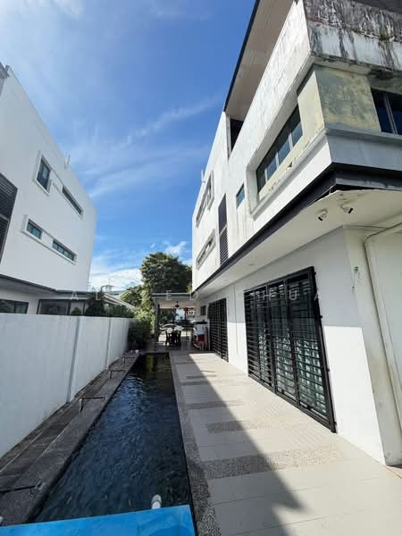 Semi-Detached House for Sale in Taman Hui Sing (Kuching) - Alfred Chua - Exterior - PropertyGuru.com.my