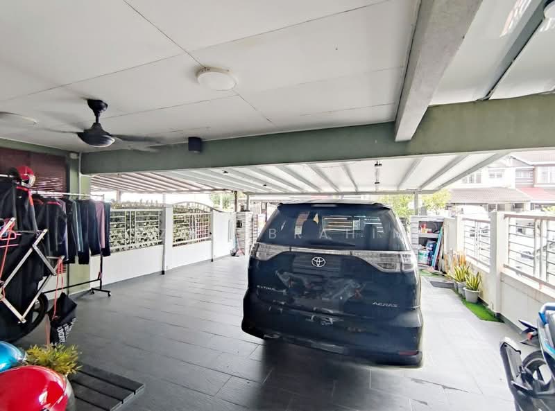 Rumah Teres 2 Tingkat untuk Dijual di Seksyen 8 (Bangi) - Azli Ibrahim - Car Park - PropertyGuru.com.my