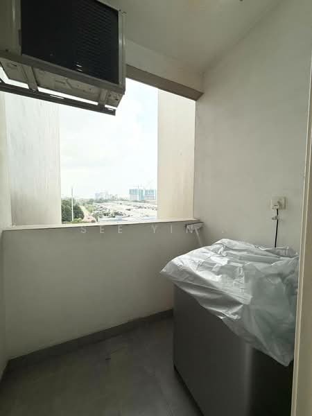 Pangsapuri untuk Dijual di Austin Suites (Permata Austin) - See Yin . - Balcony - PropertyGuru.com.my