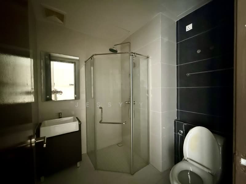 Condominium for Sale at Amberside @ Country Garden Danga Bay - Jessy Yip - Bathroom - PropertyGuru.com.my
