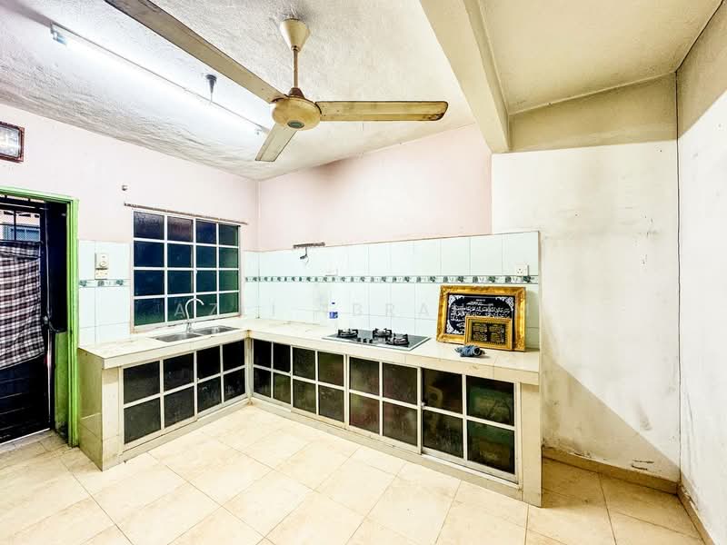 Rumah Teres 2 Tingkat untuk Dijual di Pjs 4 (Petaling Jaya) - Azli Ibrahim - Kitchen - PropertyGuru.com.my