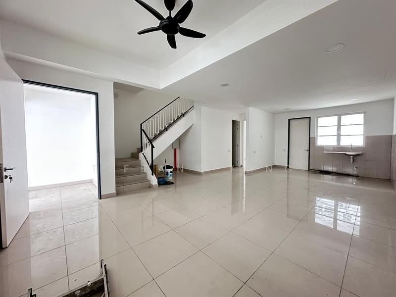 Rumah Teres 2 Tingkat untuk Dijual di Bandar Country Homes (Rawang) - Tiffany Yang - Living Room - PropertyGuru.com.my