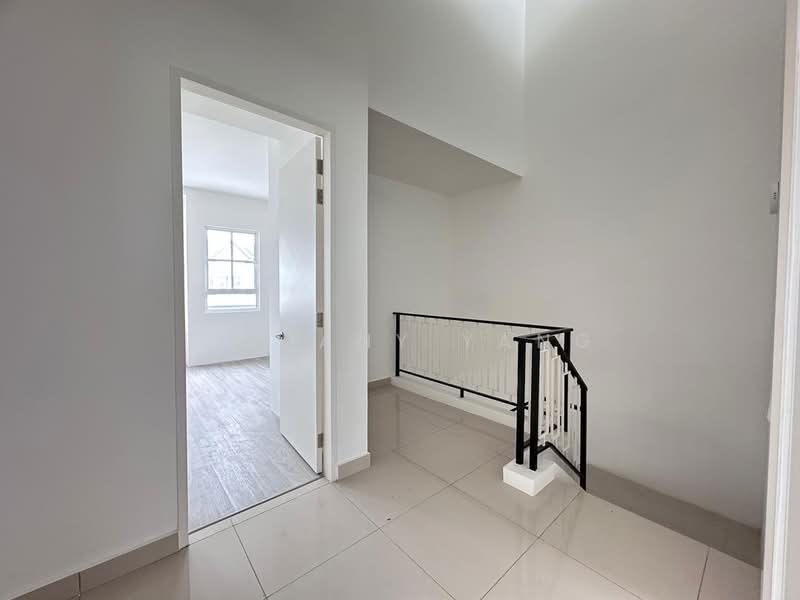Rumah Teres 2 Tingkat untuk Dijual di Bandar Country Homes (Rawang) - Tiffany Yang - Corridor - PropertyGuru.com.my