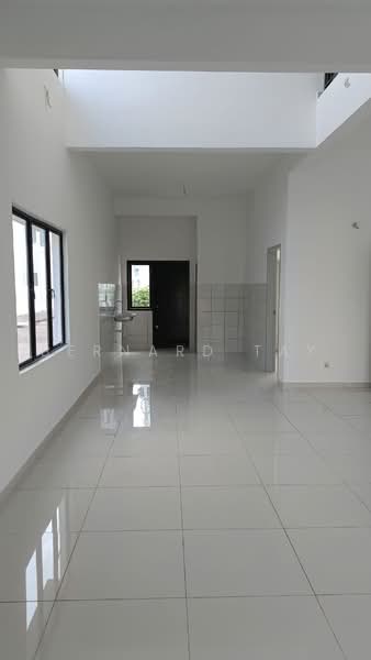 Rumah Teres 2-Tingkat untuk Dijual di Mahkota Hills (Lenggeng) - Bernard Tay - PropertyGuru.com.my