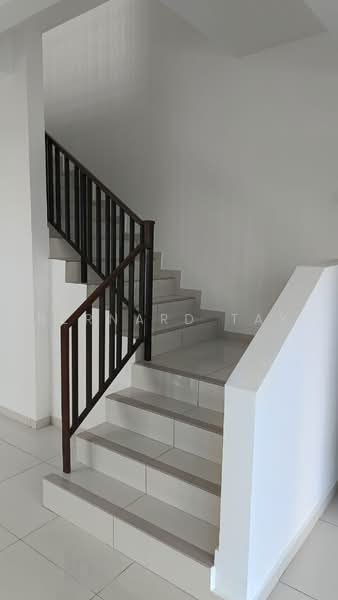 Rumah Teres 2-Tingkat untuk Dijual di Mahkota Hills (Lenggeng) - Bernard Tay - PropertyGuru.com.my