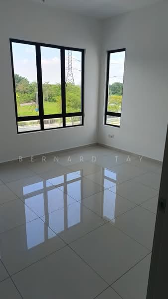 Rumah Teres 2-Tingkat untuk Dijual di Mahkota Hills (Lenggeng) - Bernard Tay - PropertyGuru.com.my