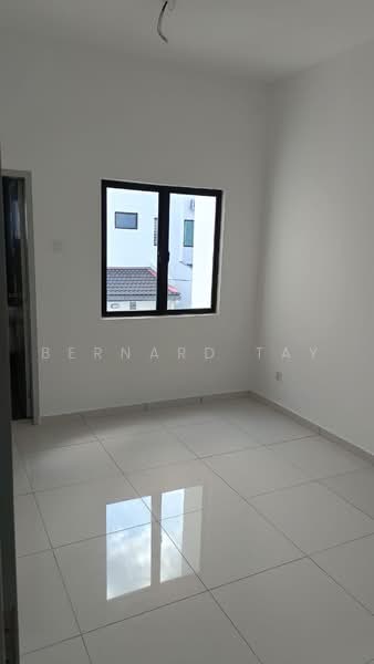 Rumah Teres 2-Tingkat untuk Dijual di Mahkota Hills (Lenggeng) - Bernard Tay - PropertyGuru.com.my